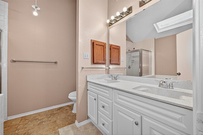 Building Photo - 1926 Woodland Hills Dr