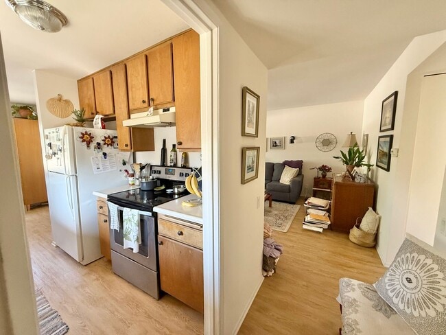 Building Photo - Bright and Spacious Laguna Village Condo!