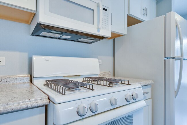 Building Photo - NW!! Gated!!! Clubhouse!!!Community Pool!!! 1st Floor Condo!!! Wood like floors!! No Carpet!!