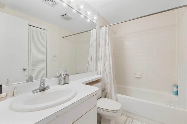 Building Photo - 20 Chestnut St