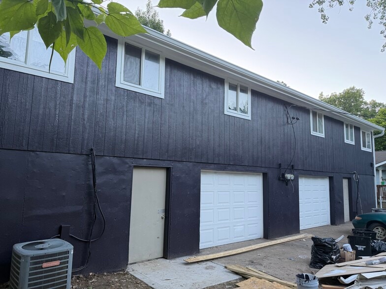 Building Photo - 5115 N Bellaire Ave