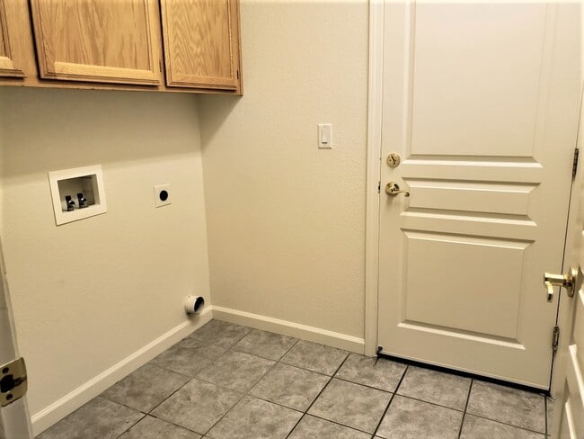 Building Photo - 1683 Shay Way