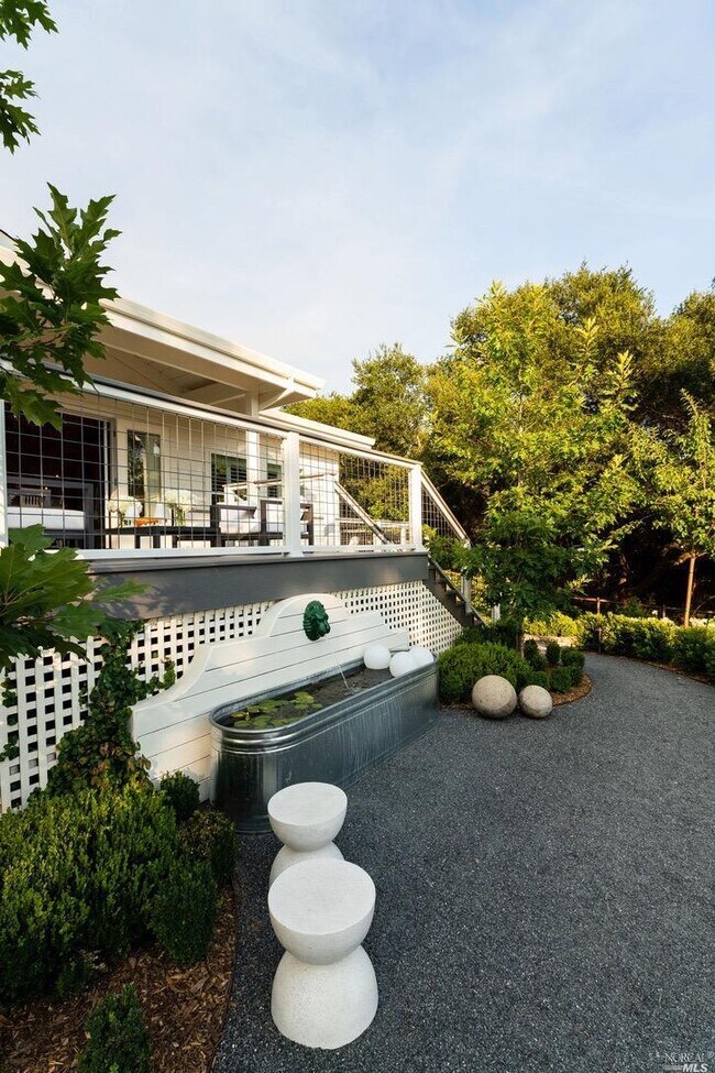 Building Photo - 419 Dry Creek Rd