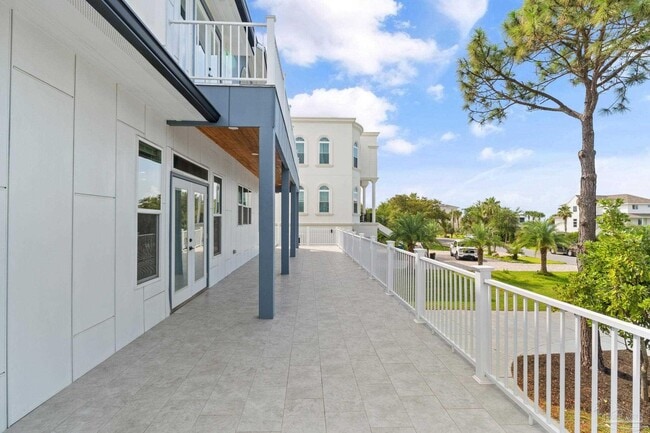 Building Photo - 500 Deer Point Dr