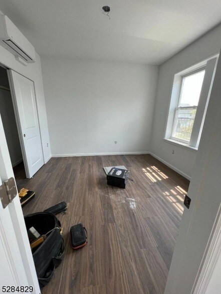 Building Photo - 412-416 Bloomfield Avenue Unit 21