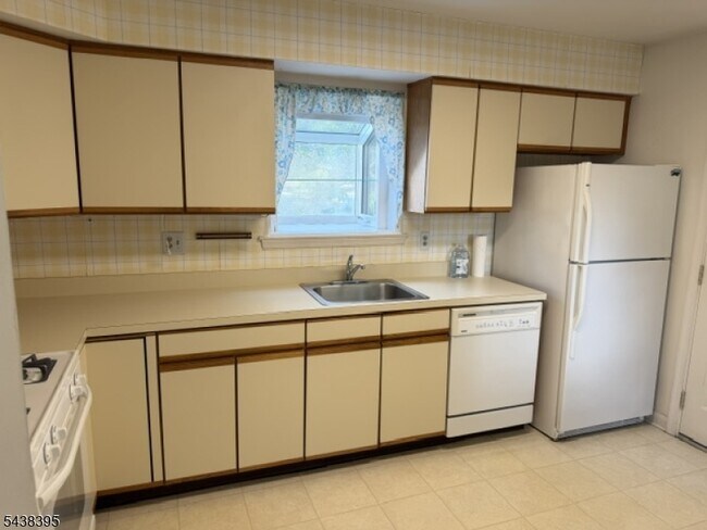 Building Photo - 123 Winchester Way