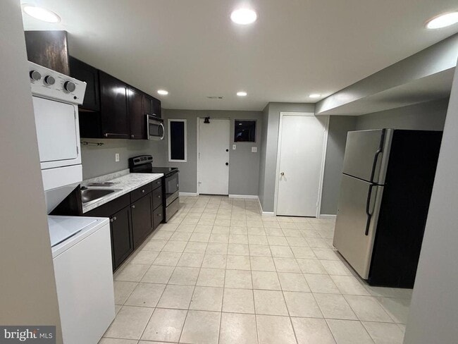 Building Photo - 1805 Arcola Ave