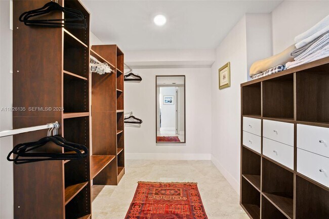 Building Photo - 9261 E Bay Harbor Dr