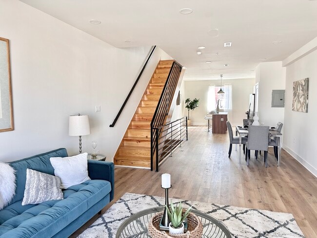 Building Photo - 2430 E Tioga St