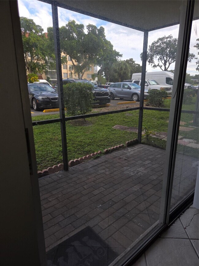 Building Photo - 4158 Inverrary Dr