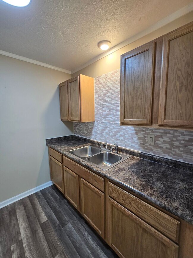Building Photo - 5523 Livingston Dr
