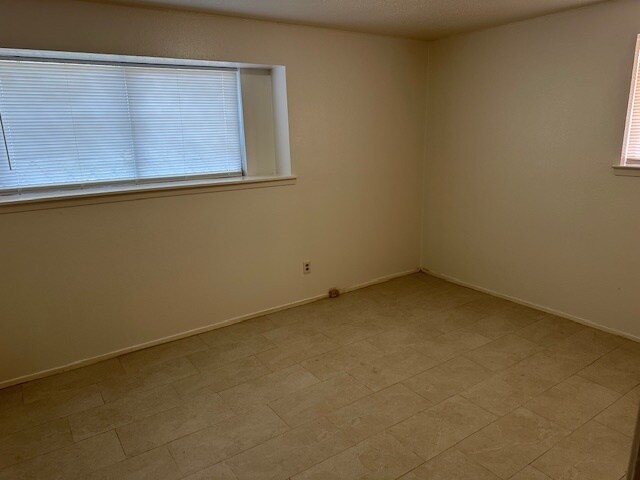 Building Photo - 3719 Tiffany Dr