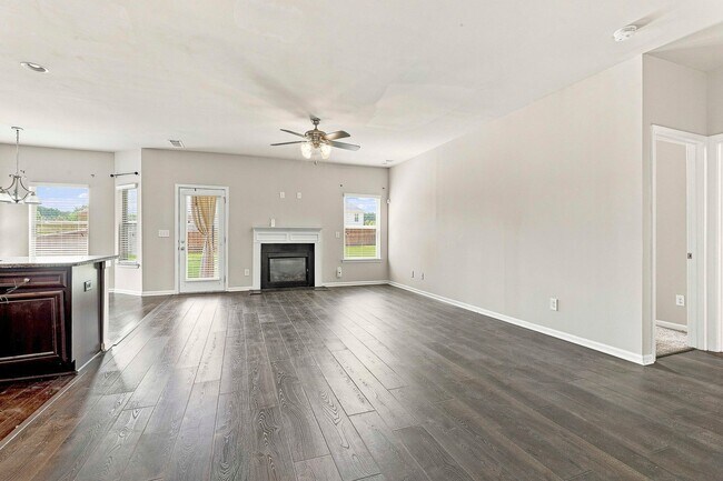 Building Photo - 636 Amrose Way