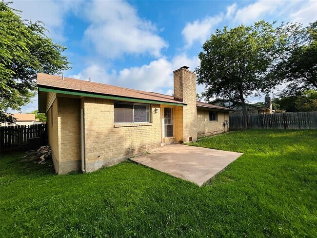 Building Photo - 12913 Lamplight Village Ave