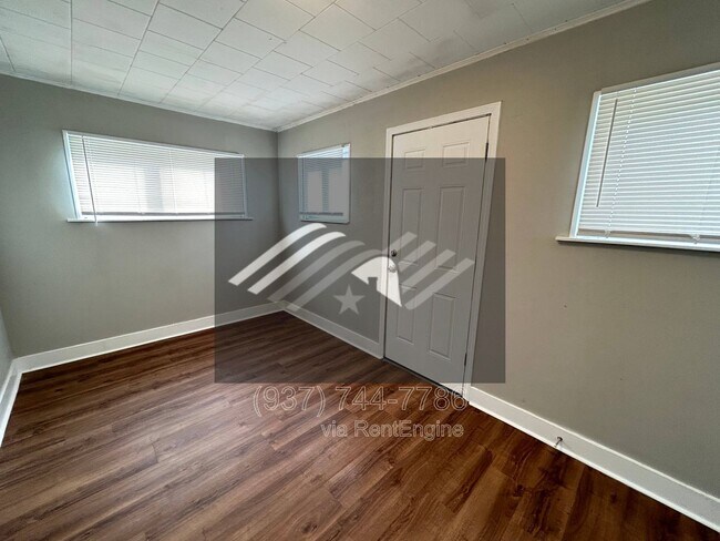 Building Photo - 211 Alaska St