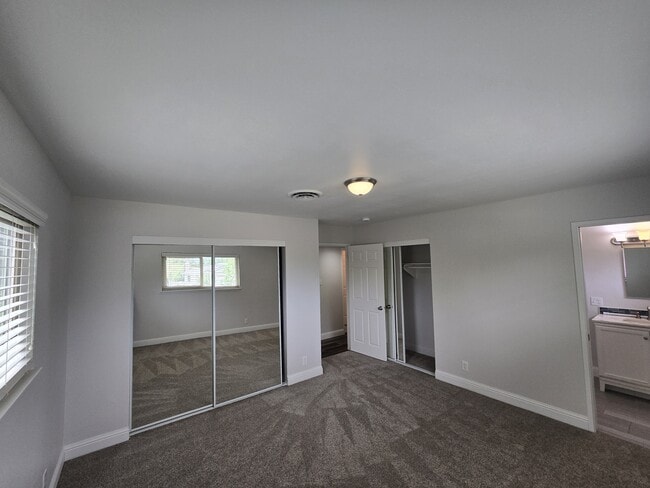 Building Photo - 7990 Glenbar Way