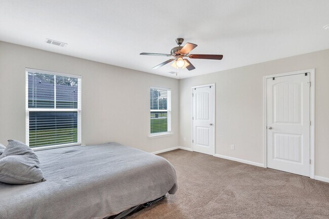 Building Photo - AVAILABLE NOW! (Pet Friendly)