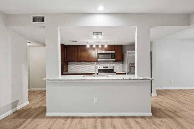 Building Photo - 12321 Ormandy St