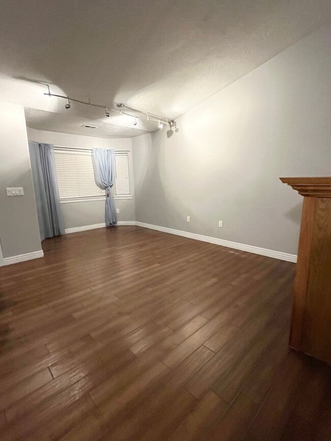 Building Photo - 510 Gwen Loop