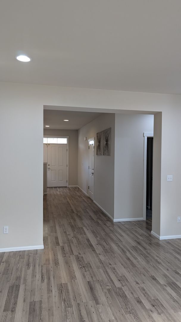 Building Photo - 5 bedroom Marysville 2 story home