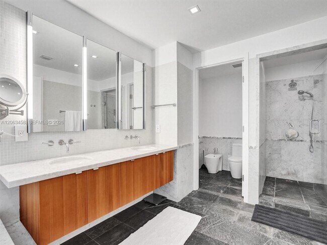 Building Photo - 6103 Aqua Ave