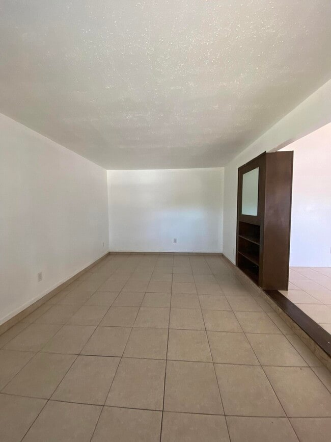 Building Photo - 10457 Omega Cir
