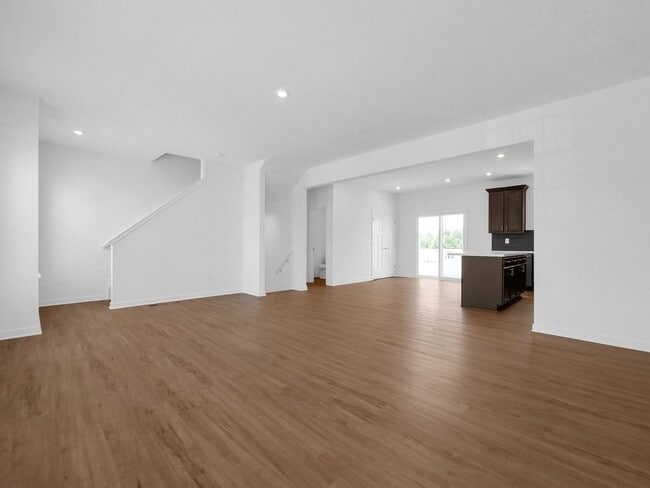 Building Photo - Modern 3 Bed, 2.5 Bath Condo – Spacious, S...