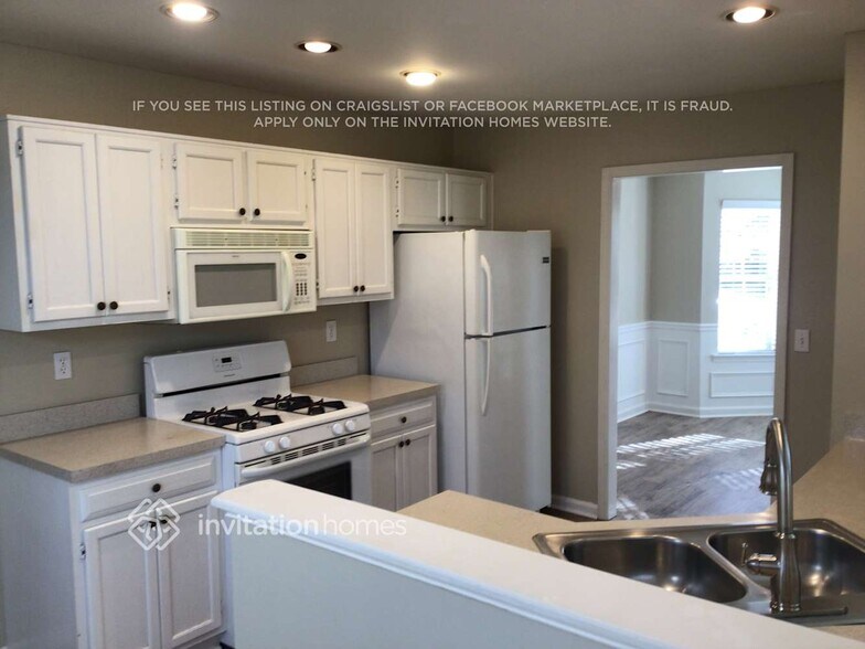 Building Photo - 718 Arbour Way