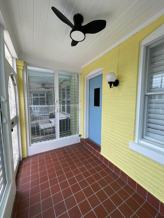 Building Photo - Charming 1928 Row Home for Rent with Modern Amenities — 3 Bedroom 2 Full Bath w/ 2 Half Baths, 2 ...