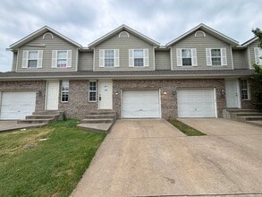 Building Photo - COMING SOON!! 3 Bedroom Duplex in Farmington!