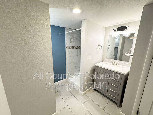 Building Photo - 460 Wintery Cir N