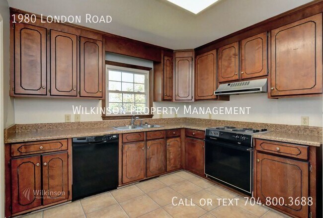 Building Photo - 3 Bedrooms, 2 Baths Ranch In Mooresville Q...