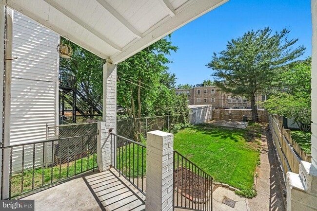 Building Photo - 747 Kentucky Ave SE