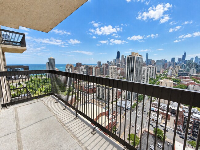 Building Photo - 1660 N La Salle Dr