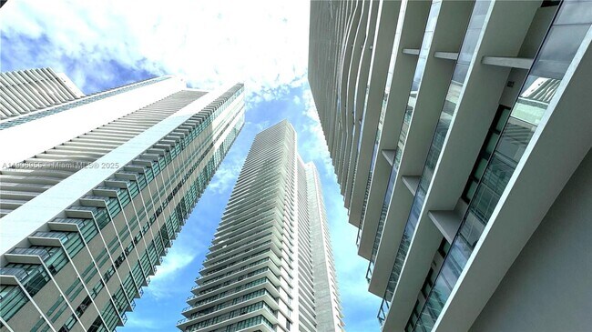 Primary Photo - 501 NE 31st St