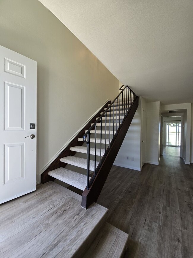 Building Photo - Coastal Living: 2-Bed, 1.5-Bath Townhome w...