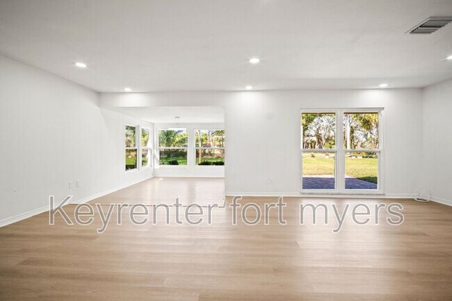 Building Photo - 4293 Island Cir