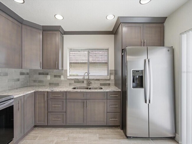Building Photo - 15446 E Pond Woods Dr