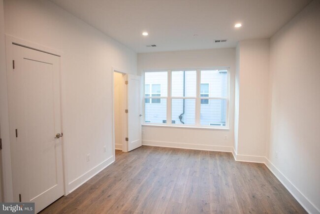 Building Photo - 2136 Tysons Ridgeline Rd