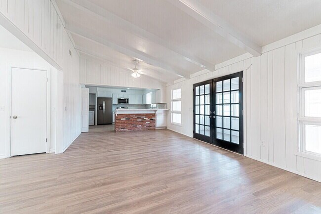 Building Photo - 2114 56th St