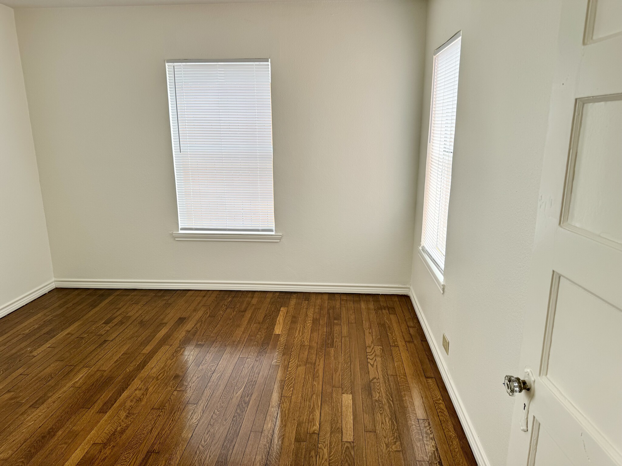 Building Photo - 513 Eleanor Ave