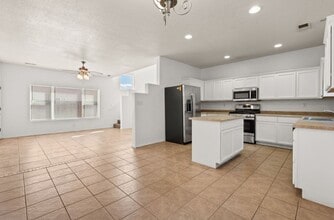 Building Photo - Broadway