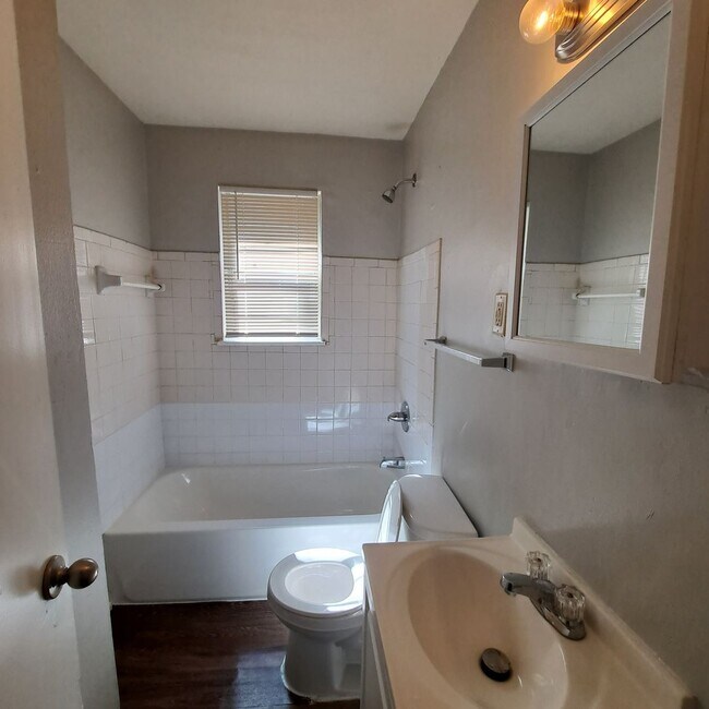 Building Photo - Welcome to 2655 Whitman!