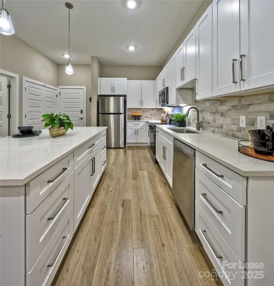 Building Photo - 8501 University Executive Park Dr