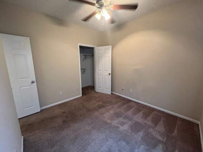 Building Photo - 3 bedroom 2 bathroom duplex in Covington V...
