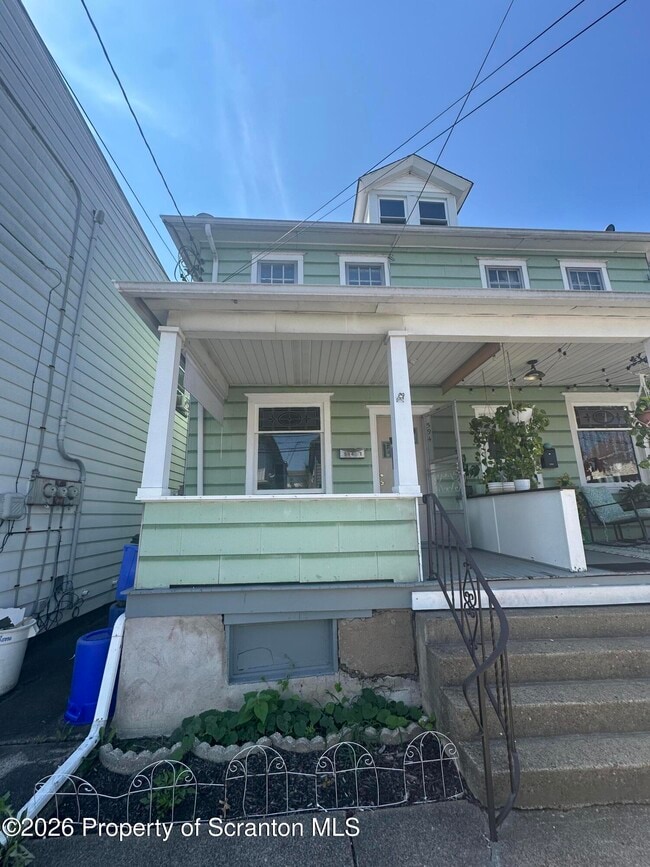 Building Photo - 594 Fellows Ave