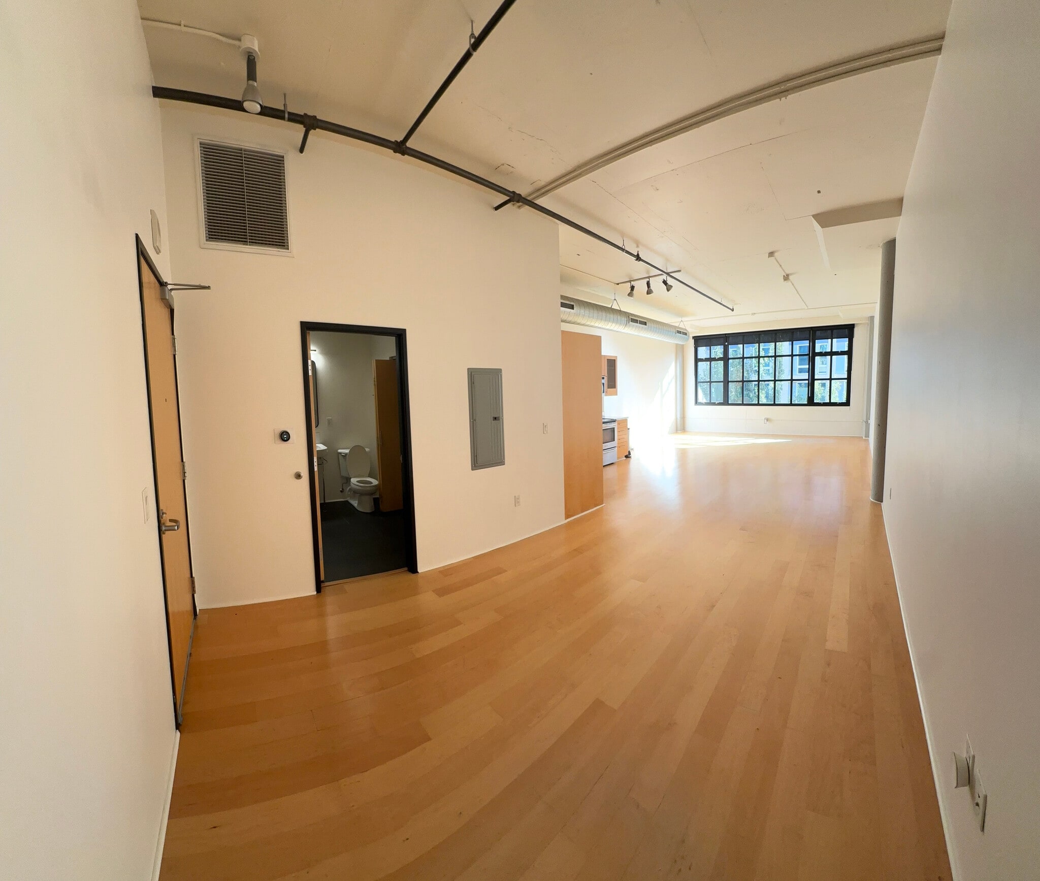 Full unit, unfurnished from front door area - 1400 NW Irving St
