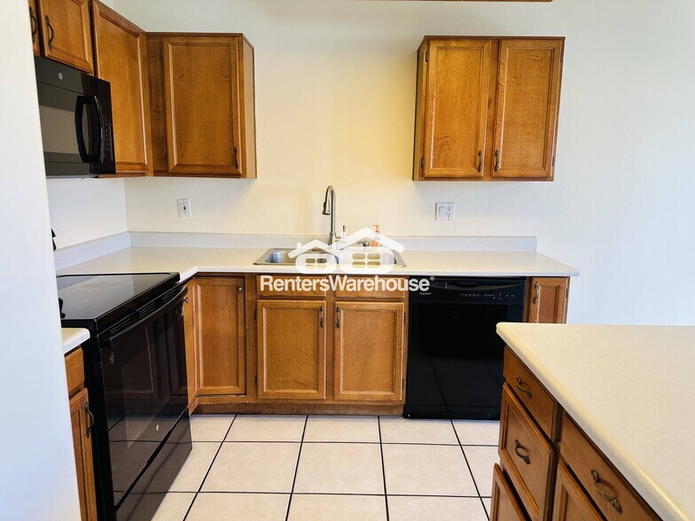 Building Photo - 4102 E Tanglewood Dr