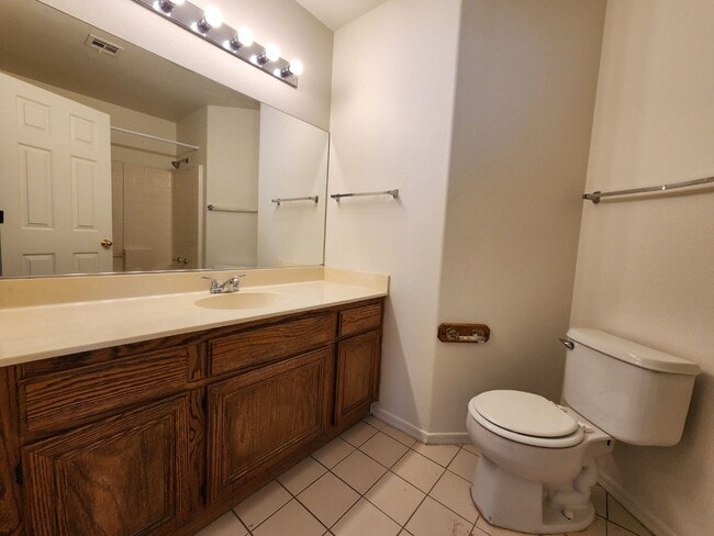 Building Photo - Lovely Single Story Home