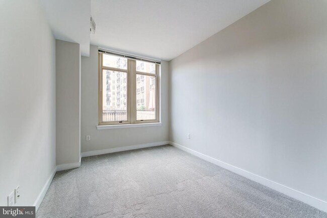 Building Photo - 155 Potomac Passage